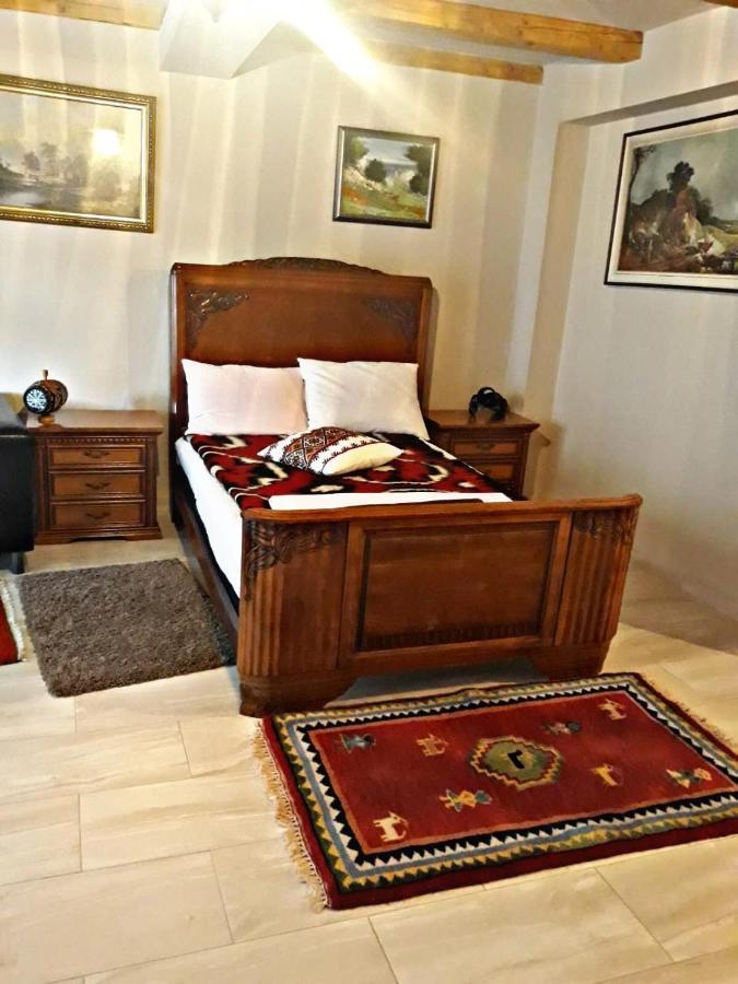 La Curtea Veche Appartement Lapus Buitenkant foto
