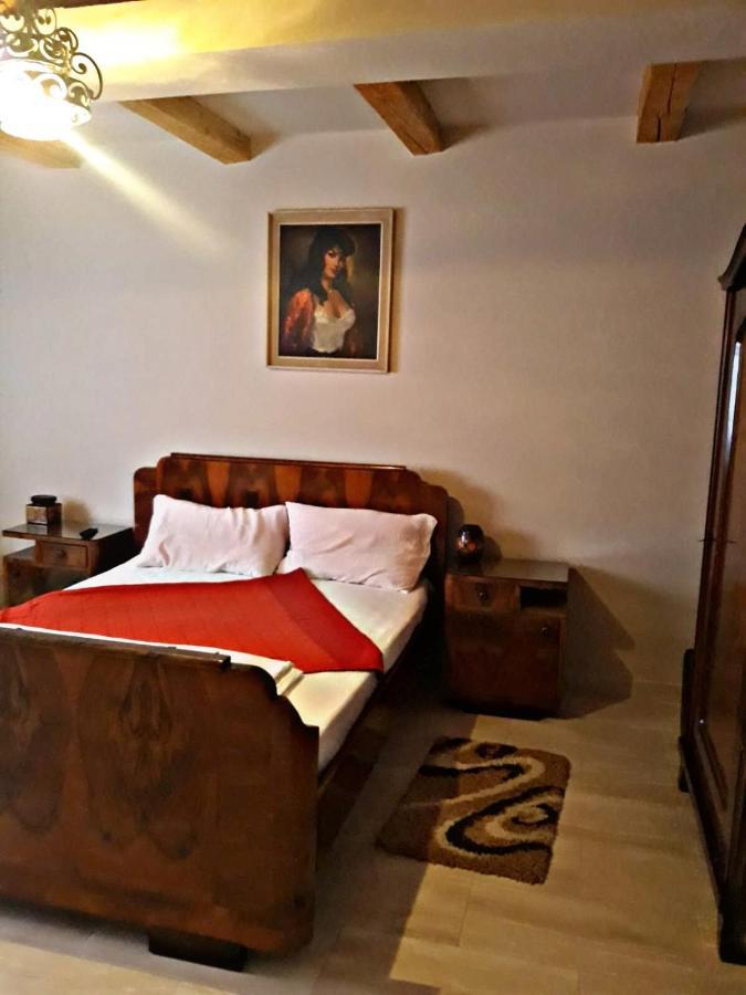 La Curtea Veche Appartement Lapus Buitenkant foto