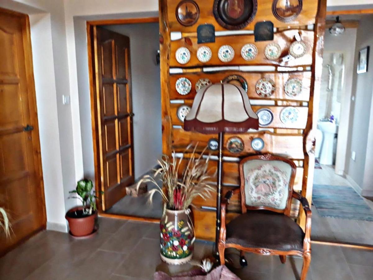 La Curtea Veche Appartement Lapus Buitenkant foto